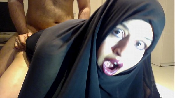 I FINALLY FUCKED MY BEST FRIEND’S MATURE ARAB MOM !