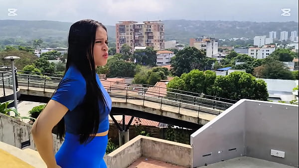 Celebro con mi vecina el día de la mujer y termino follandole el culo